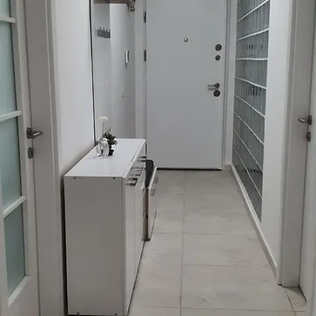 Apartment Le Premiere Boutique Solid Barrels Mamaia