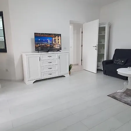 Apartment Le Premiere Boutique Solid Barrels Mamaia